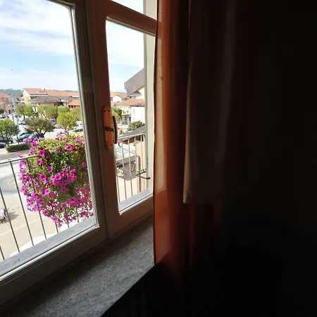 מלון Casa Americani 3*